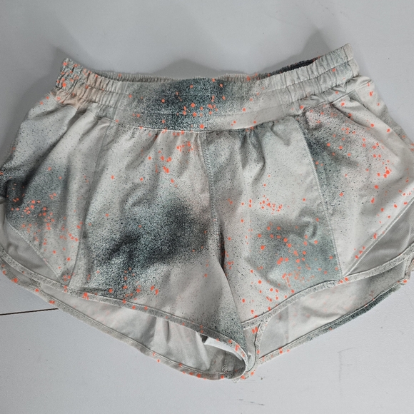 Lululemon Hotty Hot Low Rise Short 2.5" reflective - Picture 4 of 10